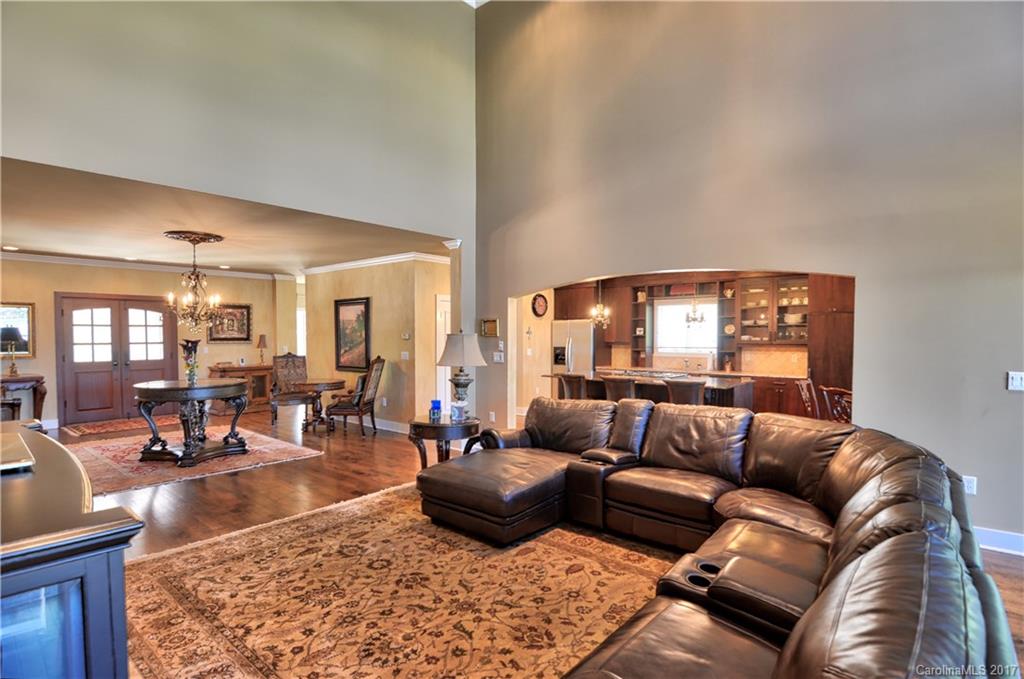 The Peninsula - Residential