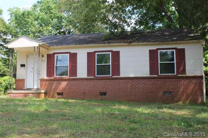 Great renovation project.   Hardwood floors except in baths and kitchen.  High performing Fort Mill Schools and low SC taxes.  Close to downtown and Interstate 77 for easy commutes.