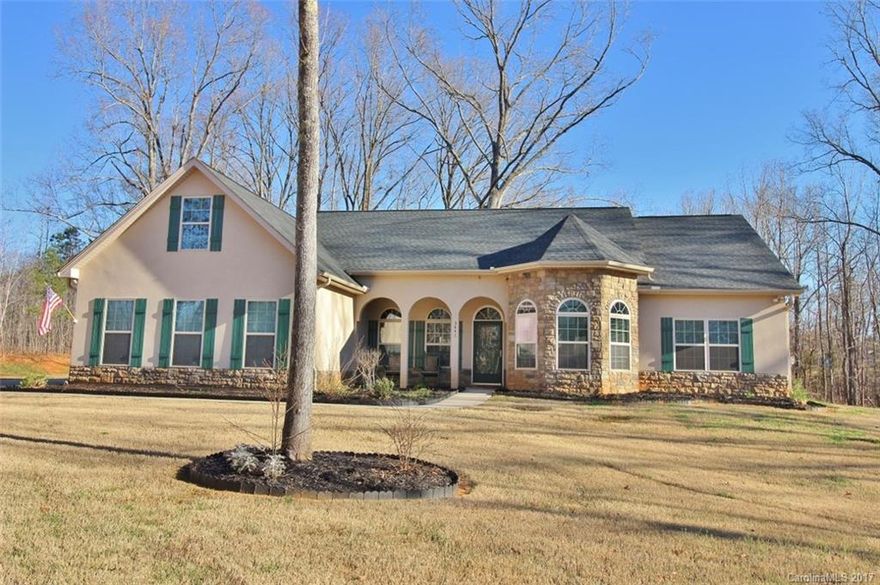 Welcome to The Estates at Glenmoor! Here’s our most popular plan nested at the end of the cul-de-sac on the best lot. Just 3 years young and ready for you to move in with gorgeous upgraded wood floors, granite counters and exquisite baths. Relax on the back porch overlooking your fully landscaped 1.58 acres of total privacy. Just 5 min from Historic downtown York’s shops, restaurants and theatre.