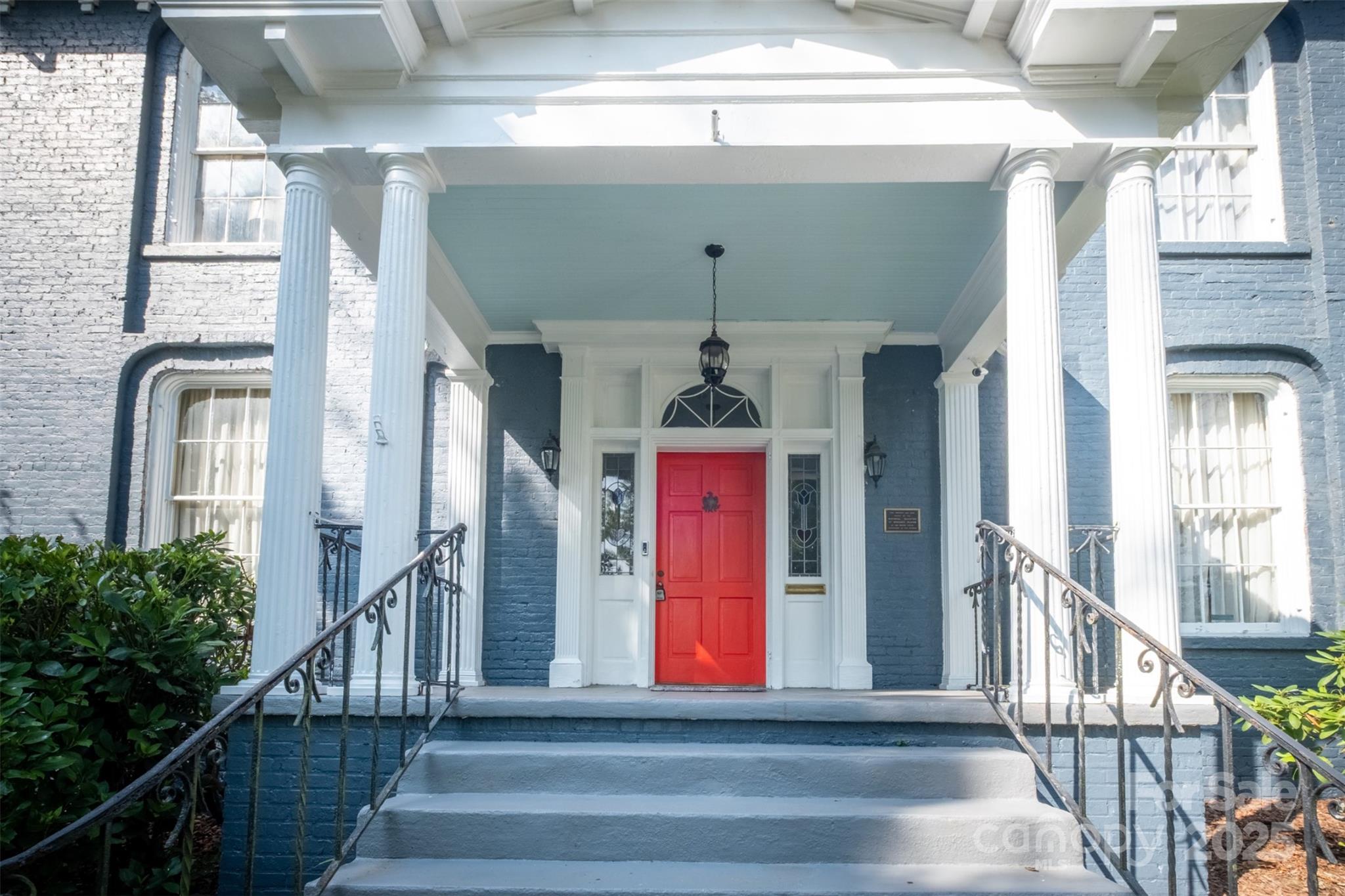 154 Union Street S