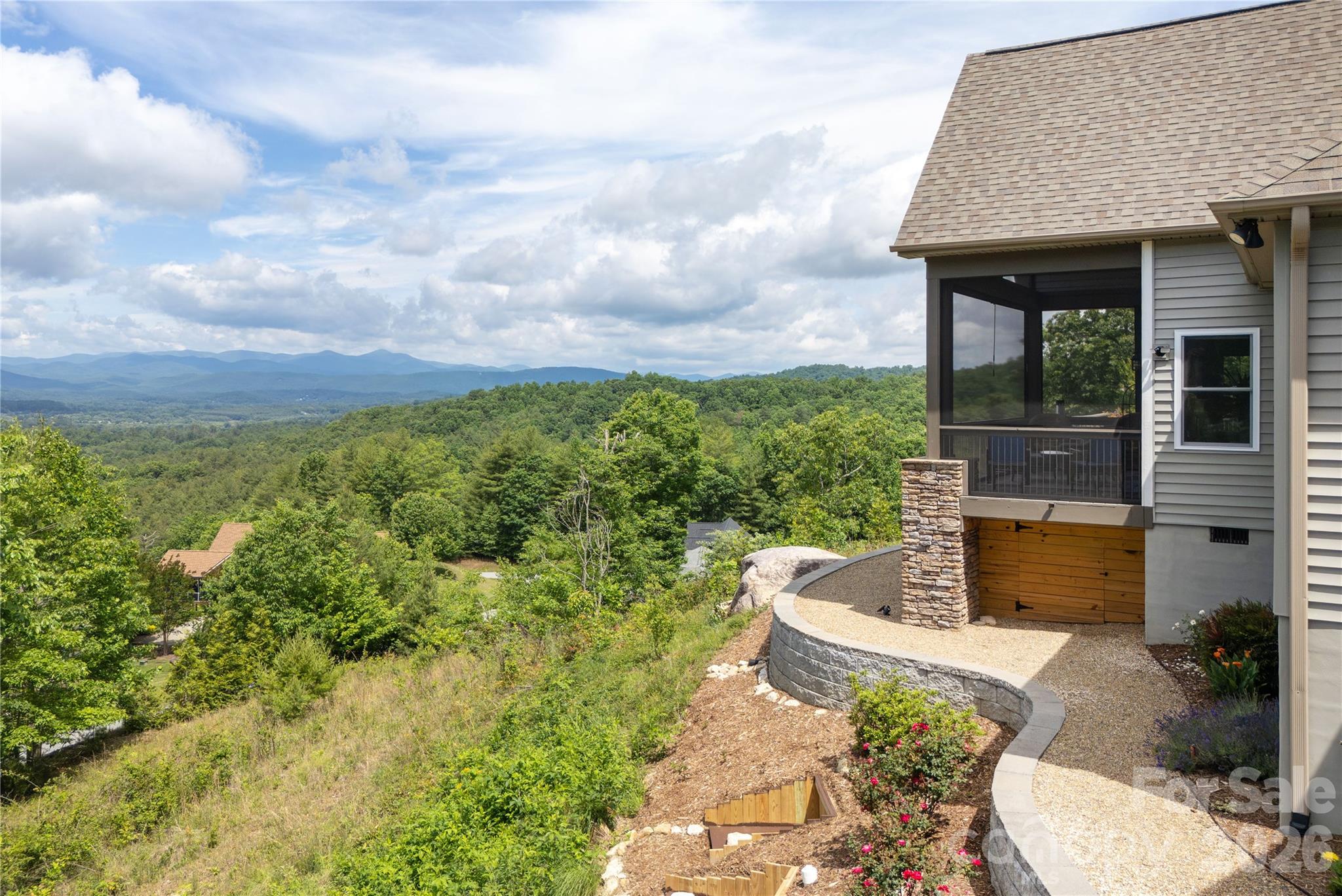 Hendersonville, North Carolina, 28739, United States, 3 Bedrooms Bedrooms, ,2 BathroomsBathrooms,Residential,Active,2042674