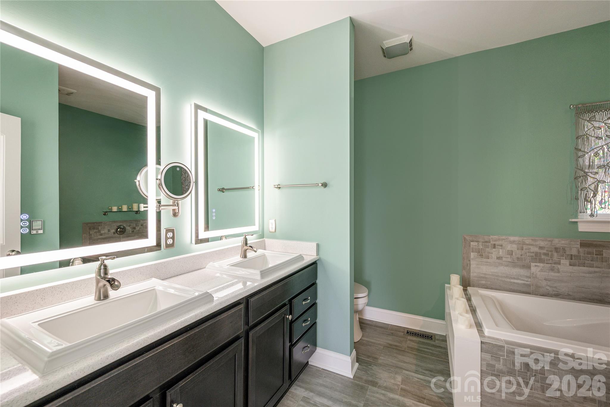 Hendersonville, North Carolina, 28739, United States, 3 Bedrooms Bedrooms, ,2 BathroomsBathrooms,Residential,Active,2042674
