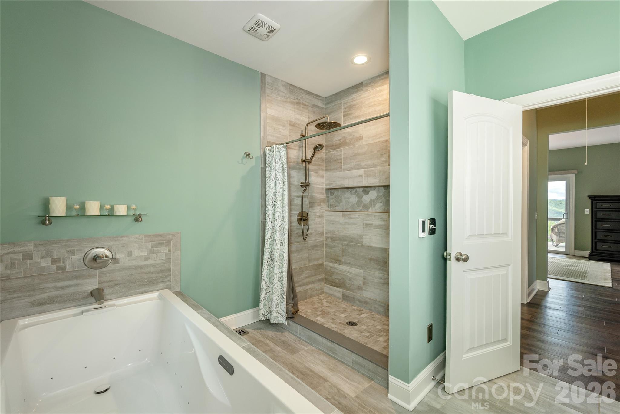 Hendersonville, North Carolina, 28739, United States, 3 Bedrooms Bedrooms, ,2 BathroomsBathrooms,Residential,Active,2042674