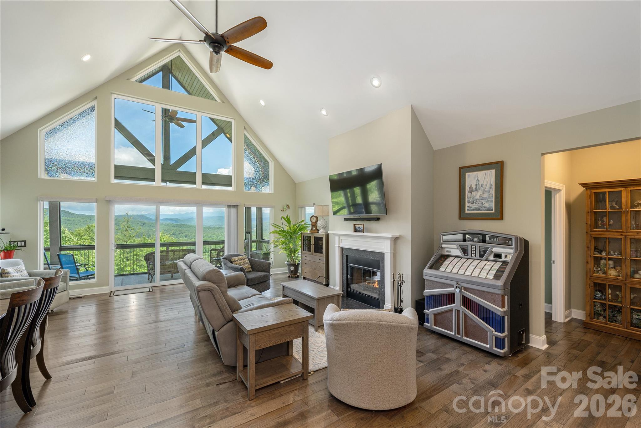 Hendersonville, North Carolina, 28739, United States, 3 Bedrooms Bedrooms, ,2 BathroomsBathrooms,Residential,Active,2042674