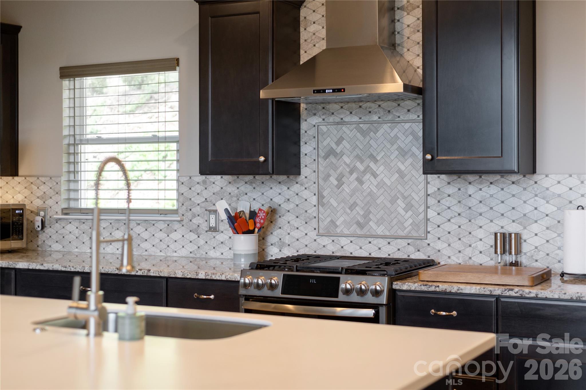 Hendersonville, North Carolina, 28739, United States, 3 Bedrooms Bedrooms, ,2 BathroomsBathrooms,Residential,Active,2042674