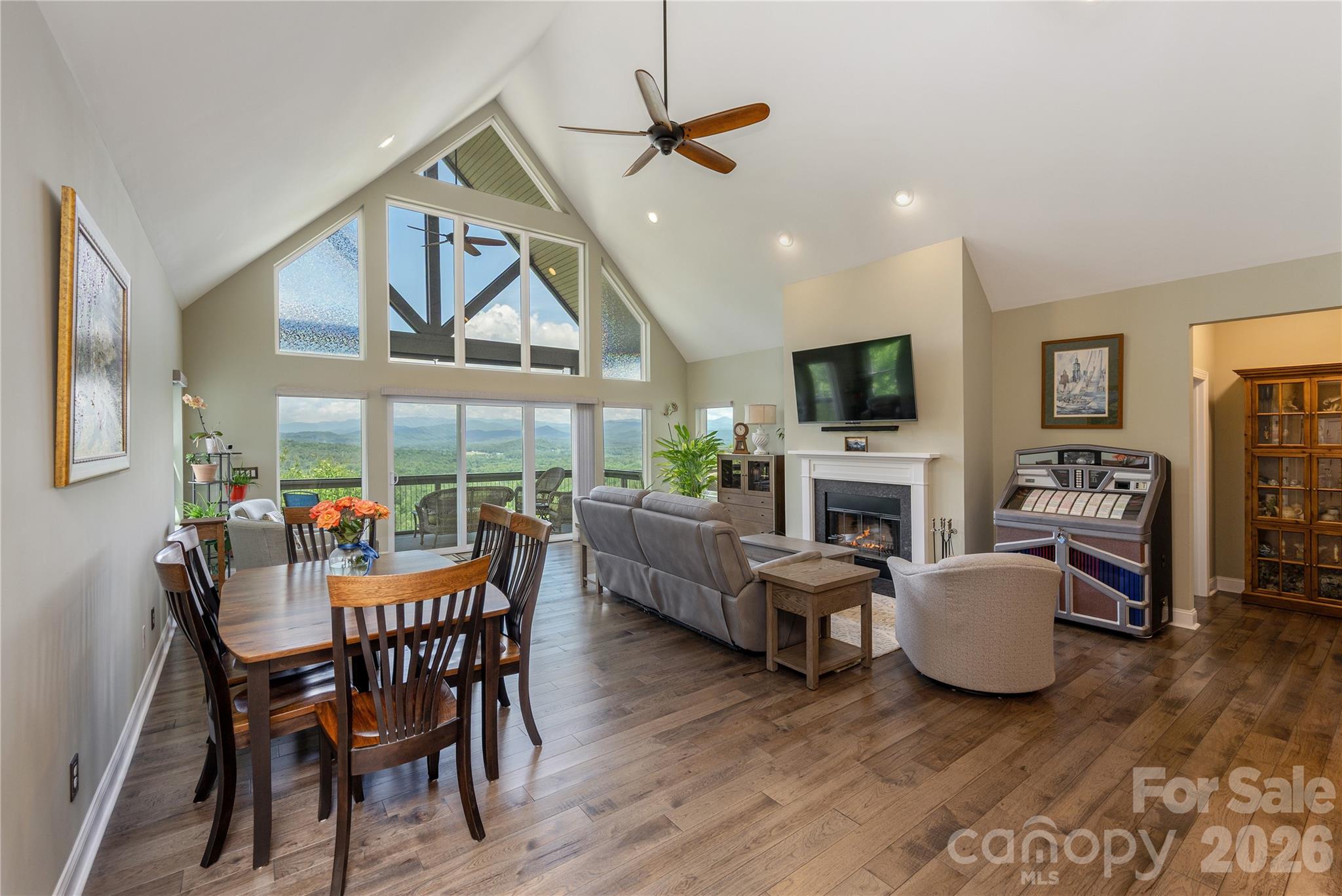 Hendersonville, North Carolina, 28739, United States, 3 Bedrooms Bedrooms, ,2 BathroomsBathrooms,Residential,Active,2042674