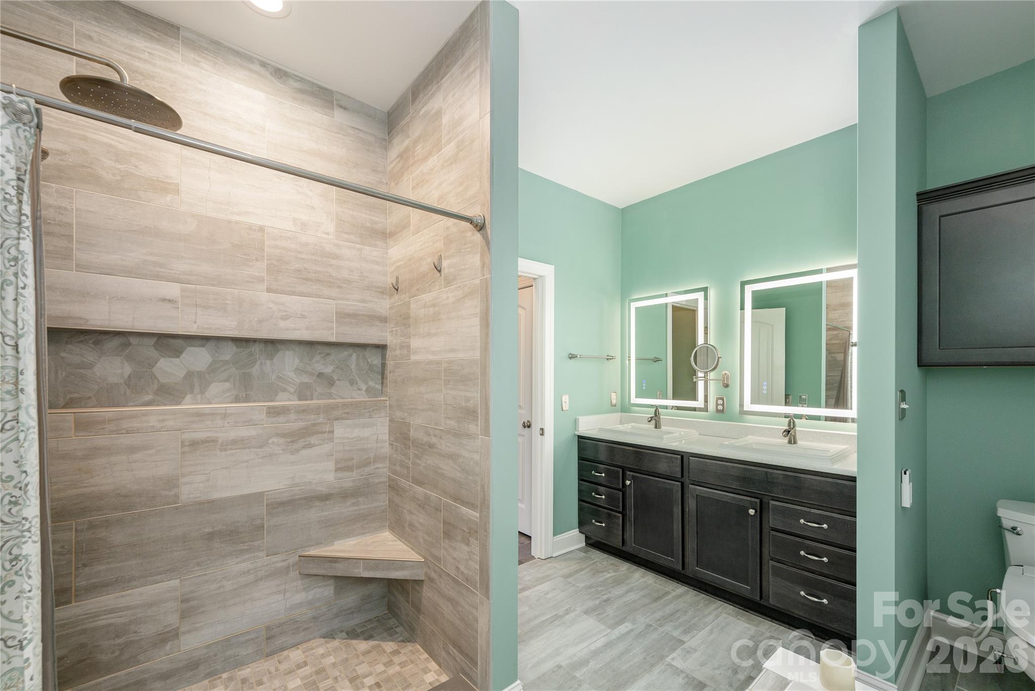 Hendersonville, North Carolina, 28739, United States, 3 Bedrooms Bedrooms, ,2 BathroomsBathrooms,Residential,Active,2042674