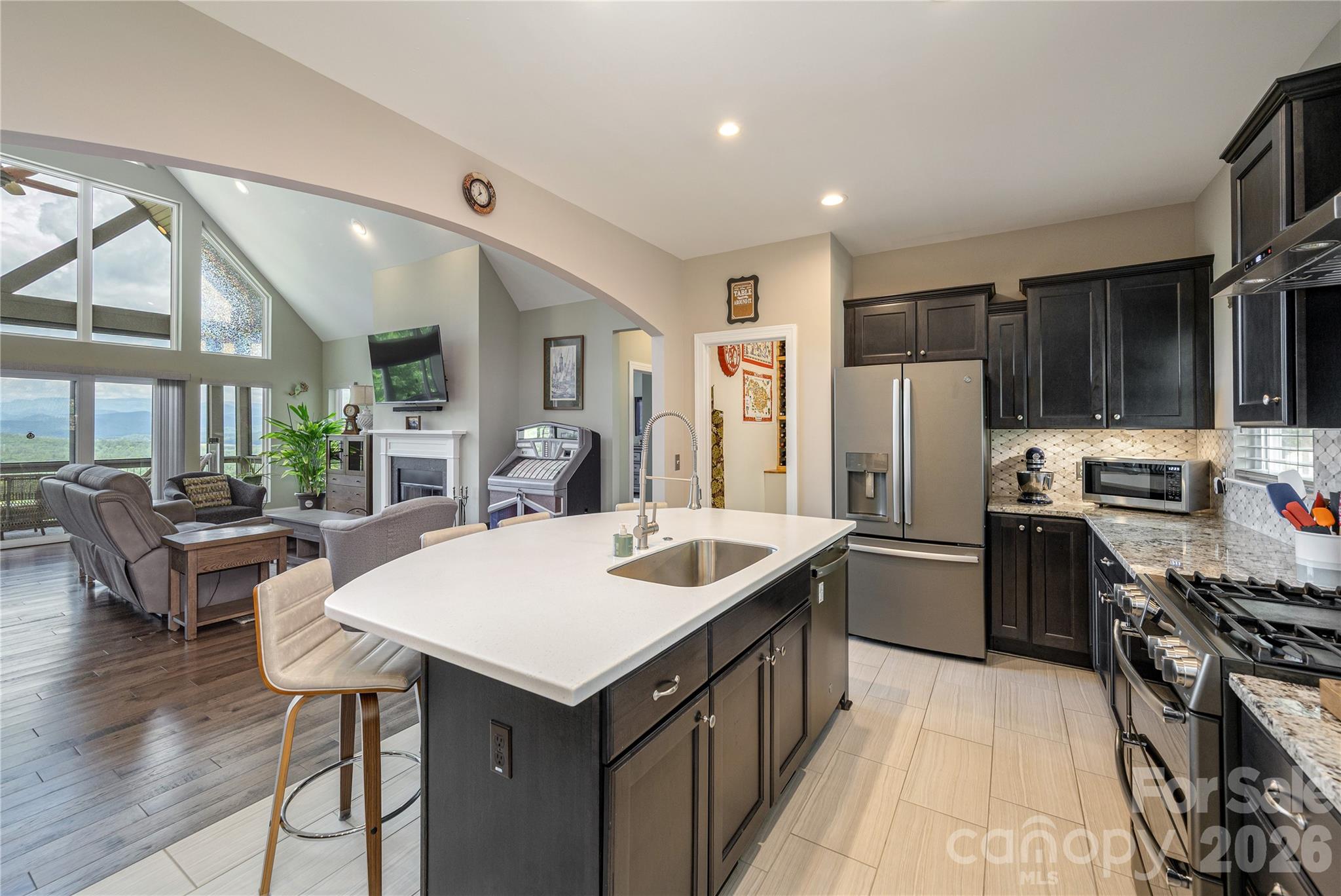 Hendersonville, North Carolina, 28739, United States, 3 Bedrooms Bedrooms, ,2 BathroomsBathrooms,Residential,Active,2042674