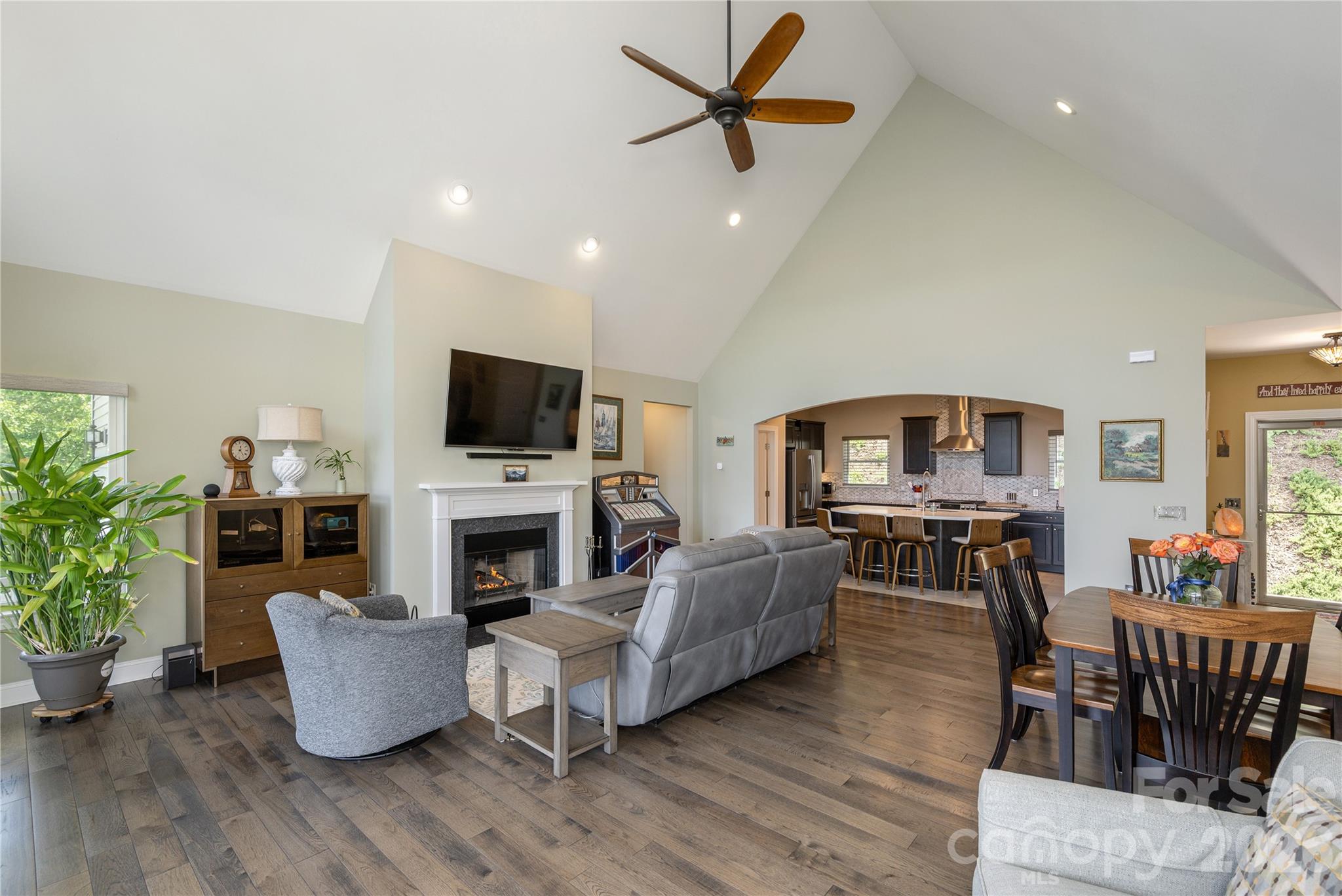 Hendersonville, North Carolina, 28739, United States, 3 Bedrooms Bedrooms, ,2 BathroomsBathrooms,Residential,Active,2042674