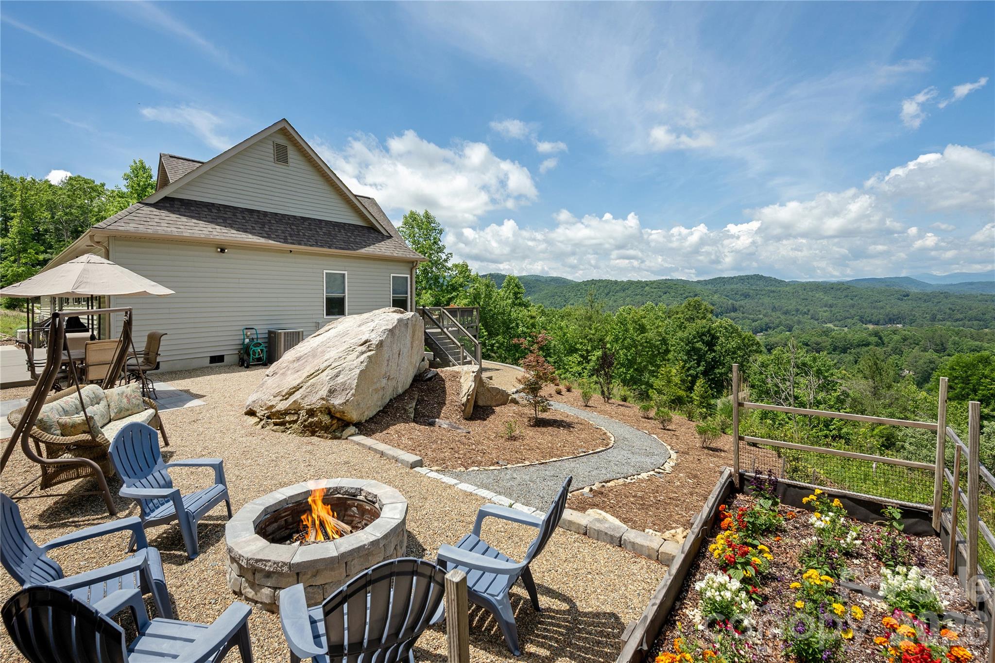 Hendersonville, North Carolina, 28739, United States, 3 Bedrooms Bedrooms, ,2 BathroomsBathrooms,Residential,Active,2042674