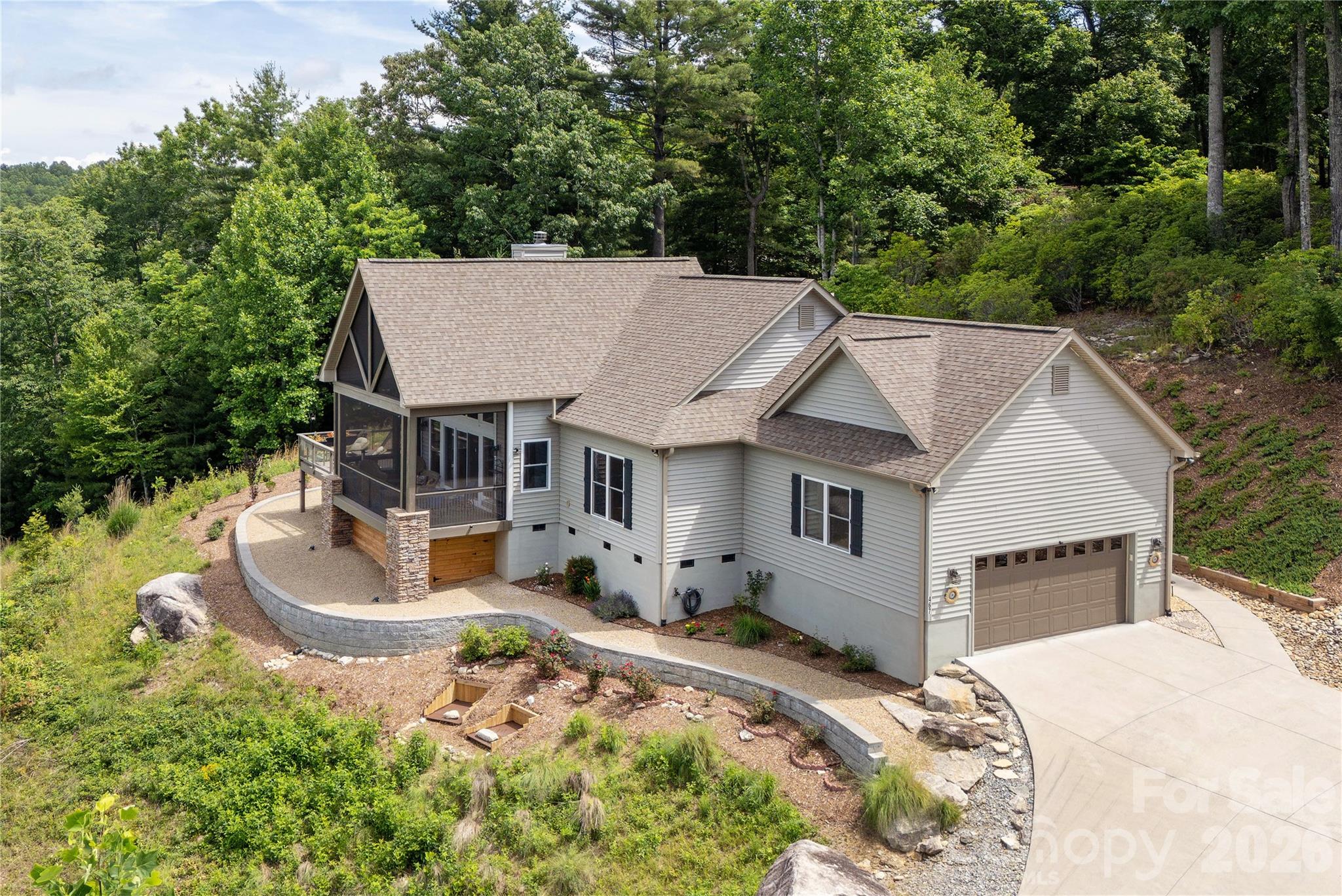 Hendersonville, North Carolina, 28739, United States, 3 Bedrooms Bedrooms, ,2 BathroomsBathrooms,Residential,Active,2042674