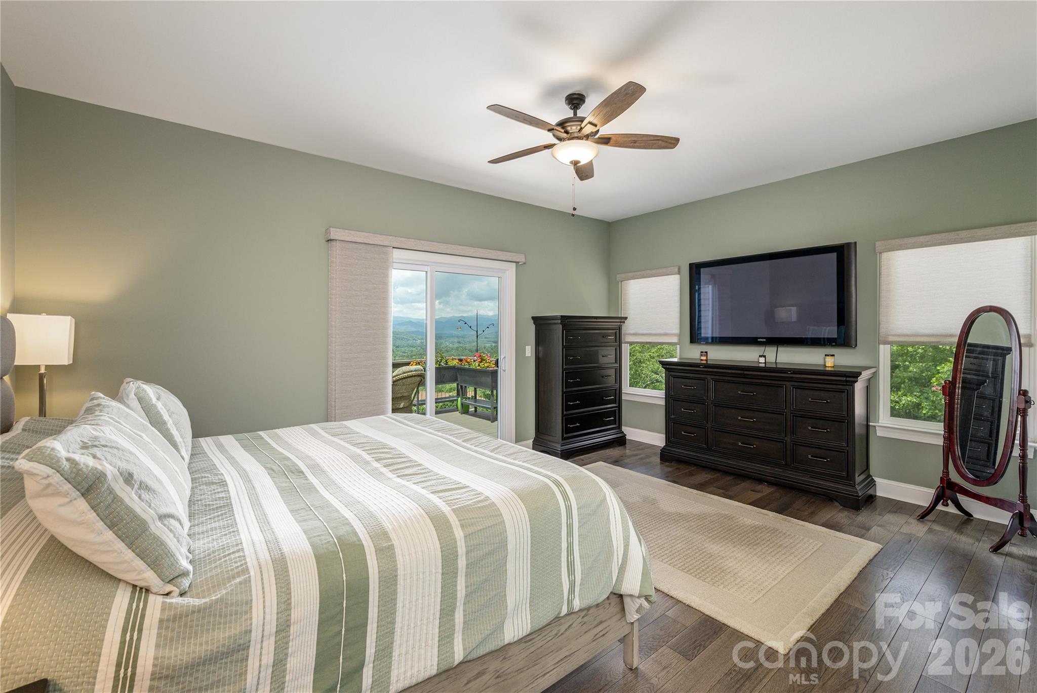 Hendersonville, North Carolina, 28739, United States, 3 Bedrooms Bedrooms, ,2 BathroomsBathrooms,Residential,Active,2042674