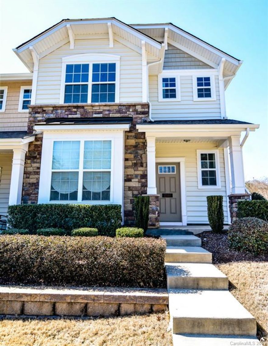 Gorgeous end unit in perfect condition! One car detached garage. Walk to shopping and dining! Hardwood floors, granite countertops, custom backsplash, pendant lighting, gas log fireplace, back patio!