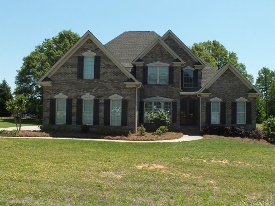 This truly beautiful all brick home is on 1 acre in Greenbriar Farms. Open floor plan. Beautiful kitchen with SS appliances, granite counters/large island. Hardwood floors. Master suite on main has beautiful trey ceiling. Master bath has Jacuzzi tub, travertine floors and large shower. Upstairs bedrooms have private baths. Two story foyer with travertine and oak flooring. Many windows for natural light. Oil rubbed bronze hardware. Large bonus room & screened in porch. Low county taxes.