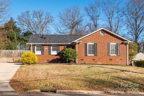 7117 Woodstream Drive Charlotte NC 28210