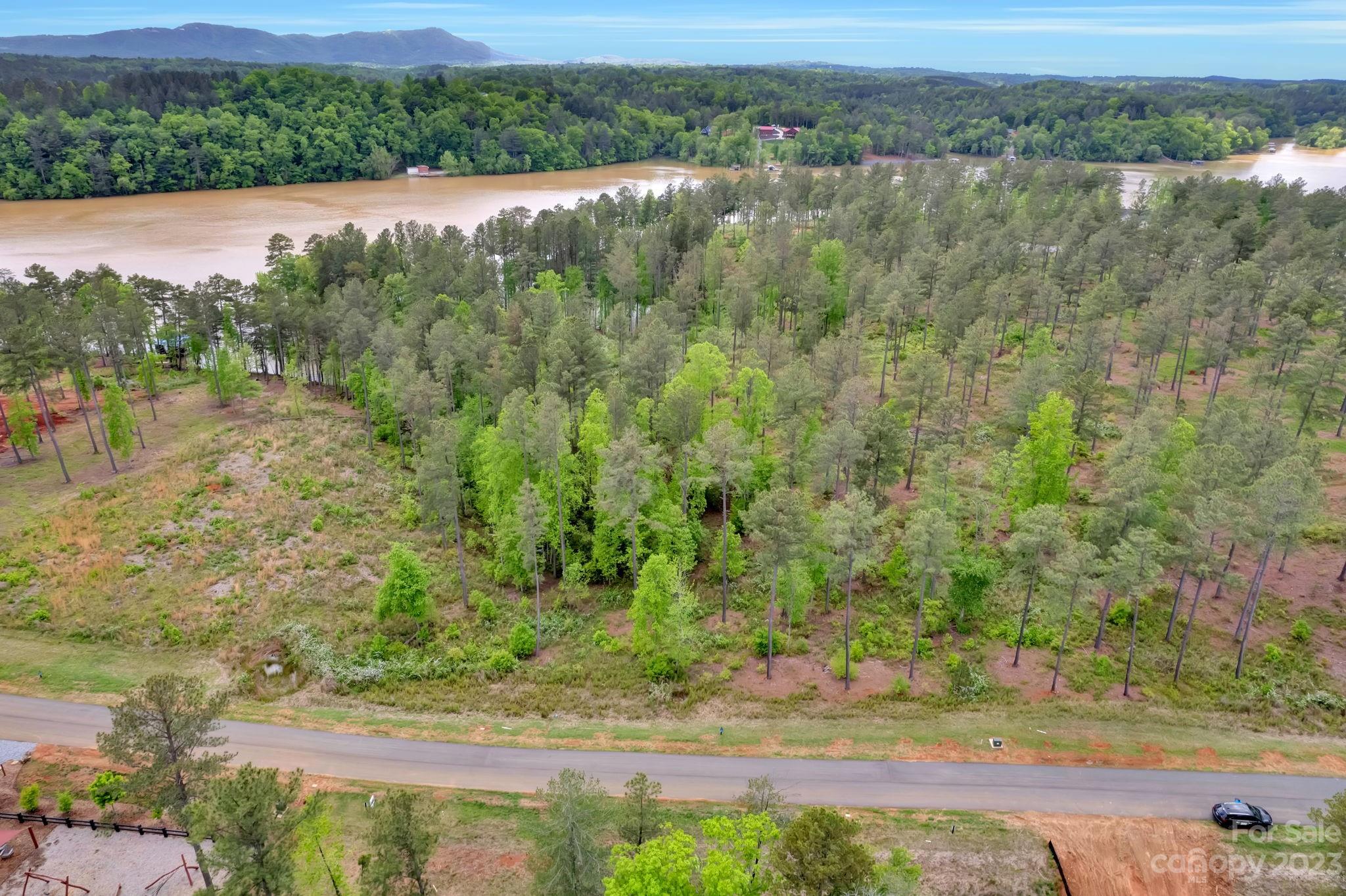 The Waterfront Club - Land