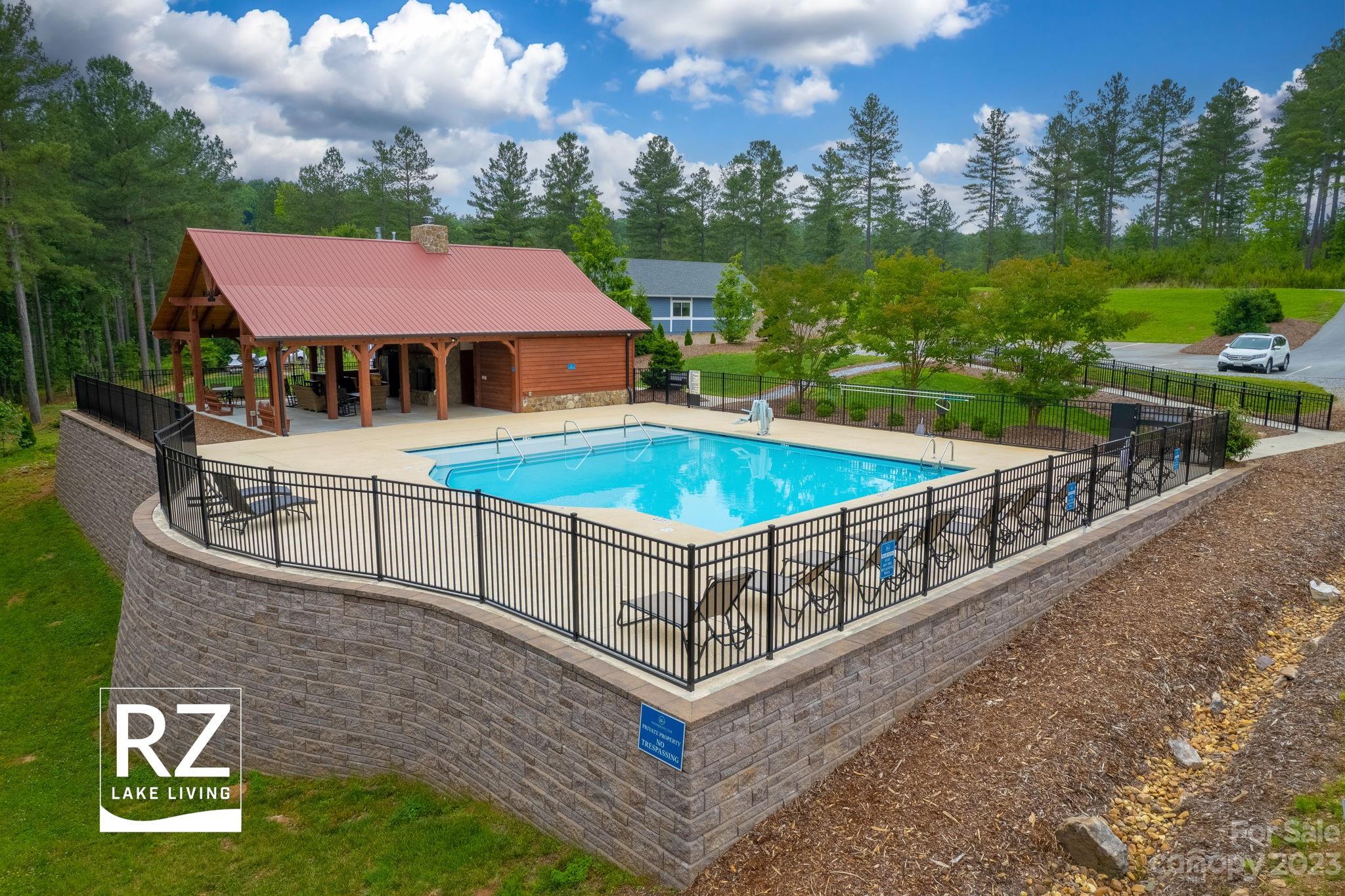 The Waterfront Club - Land