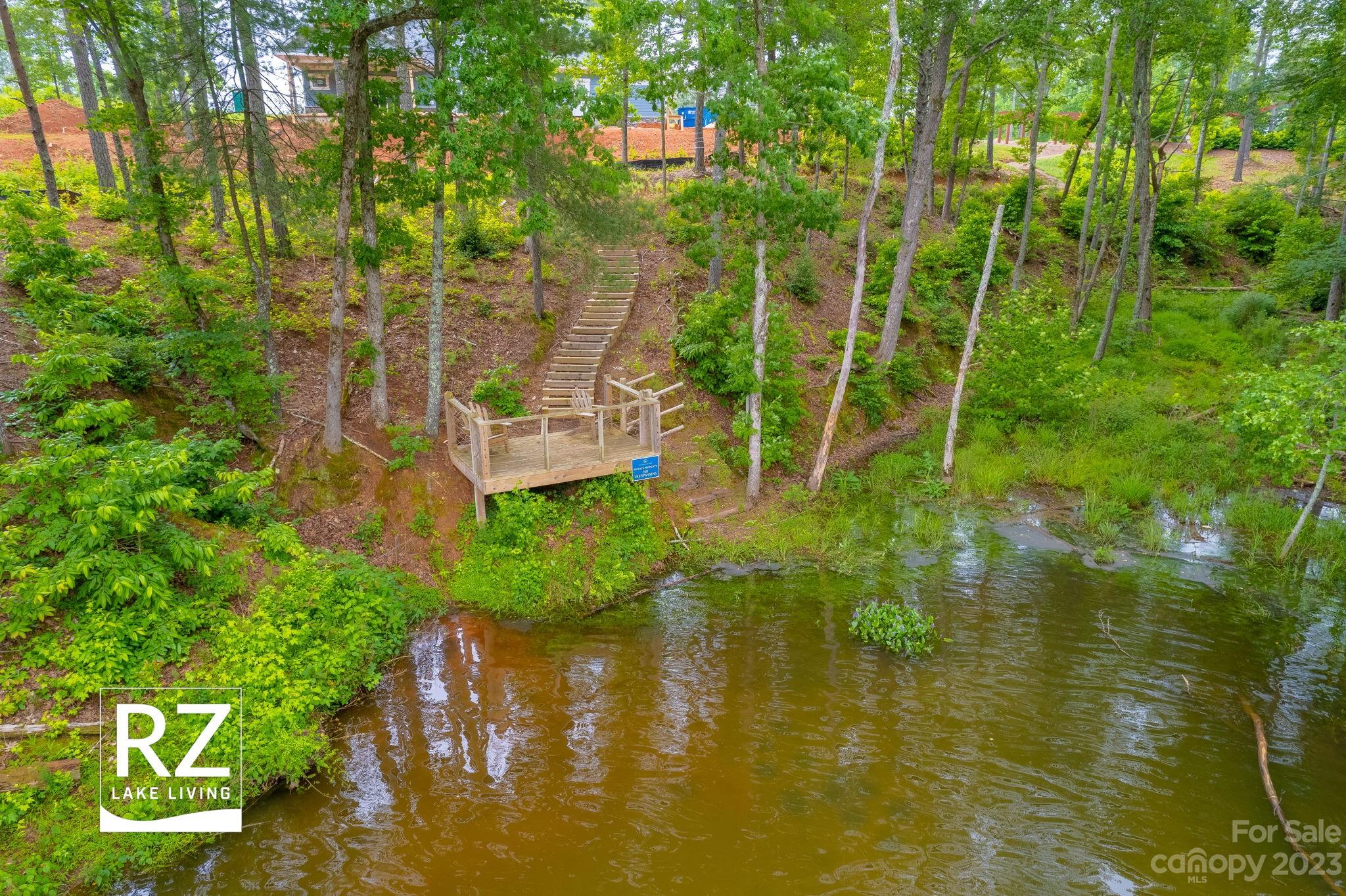 The Waterfront Club - Land