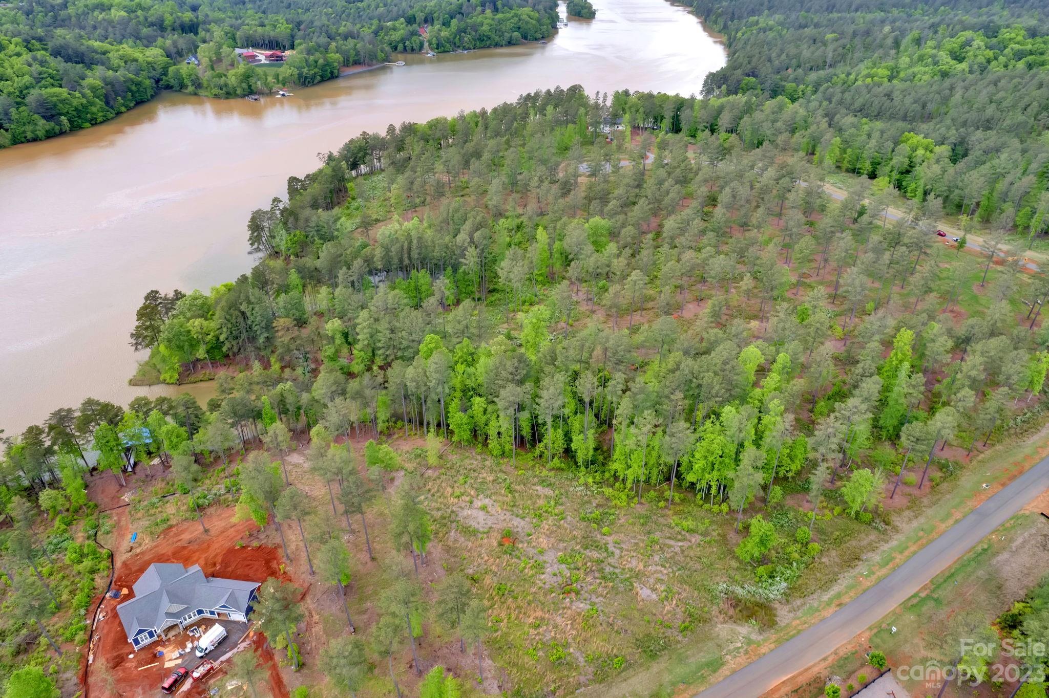 The Waterfront Club - Land