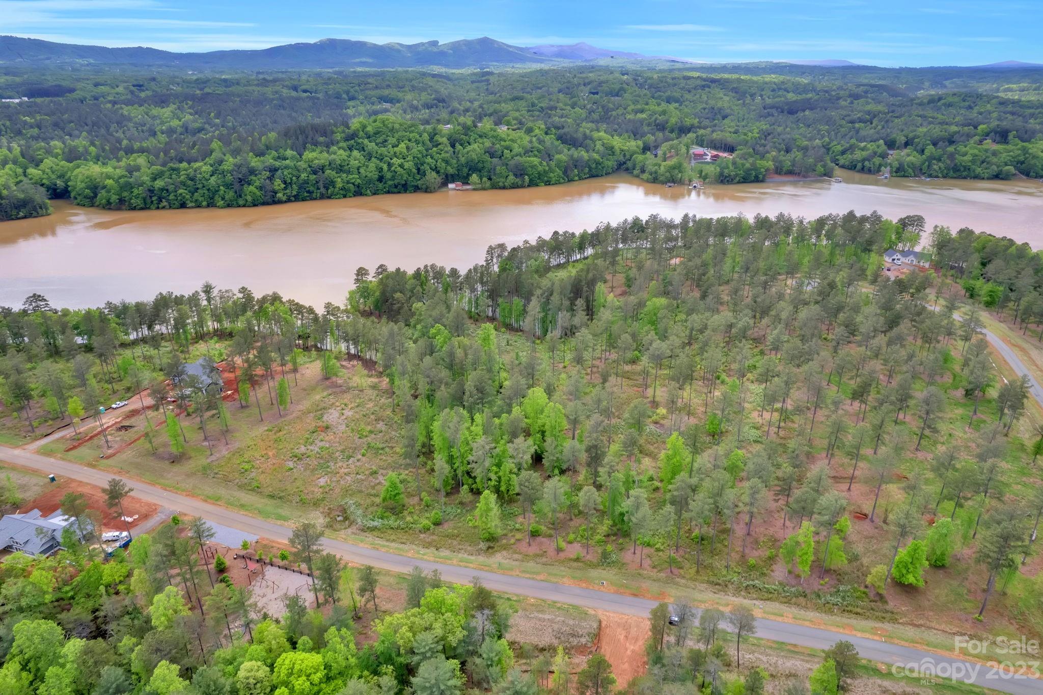 The Waterfront Club - Land