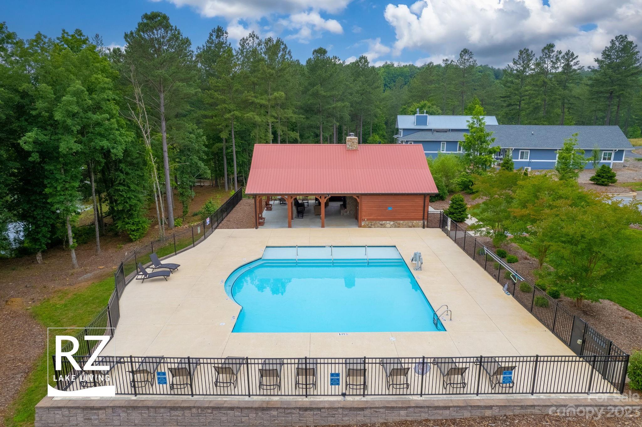 The Waterfront Club - Land