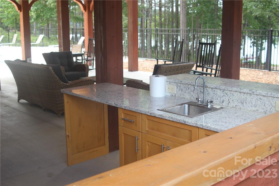 The Waterfront Club - Land