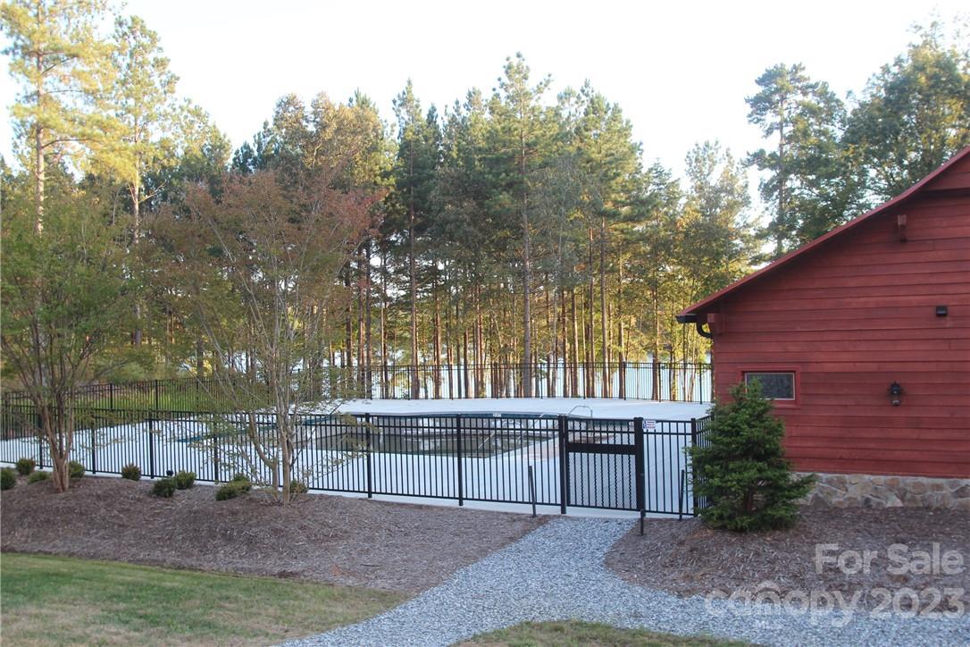 The Waterfront Club - Land