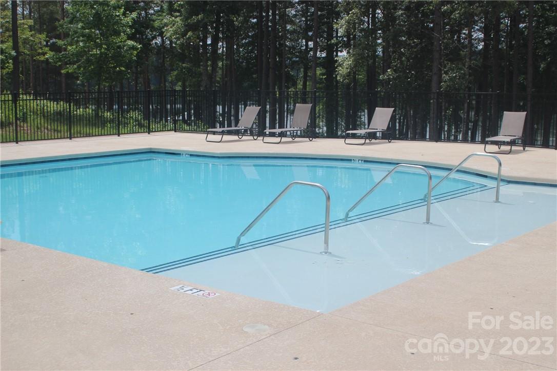 The Waterfront Club - Land