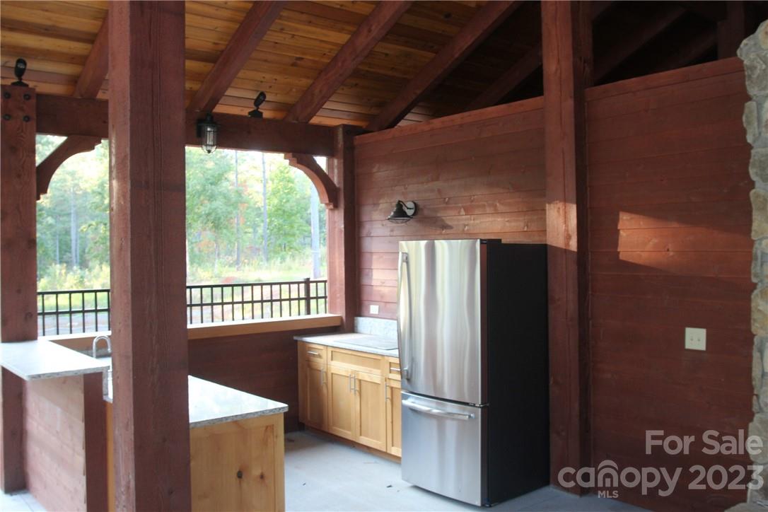 The Waterfront Club - Land