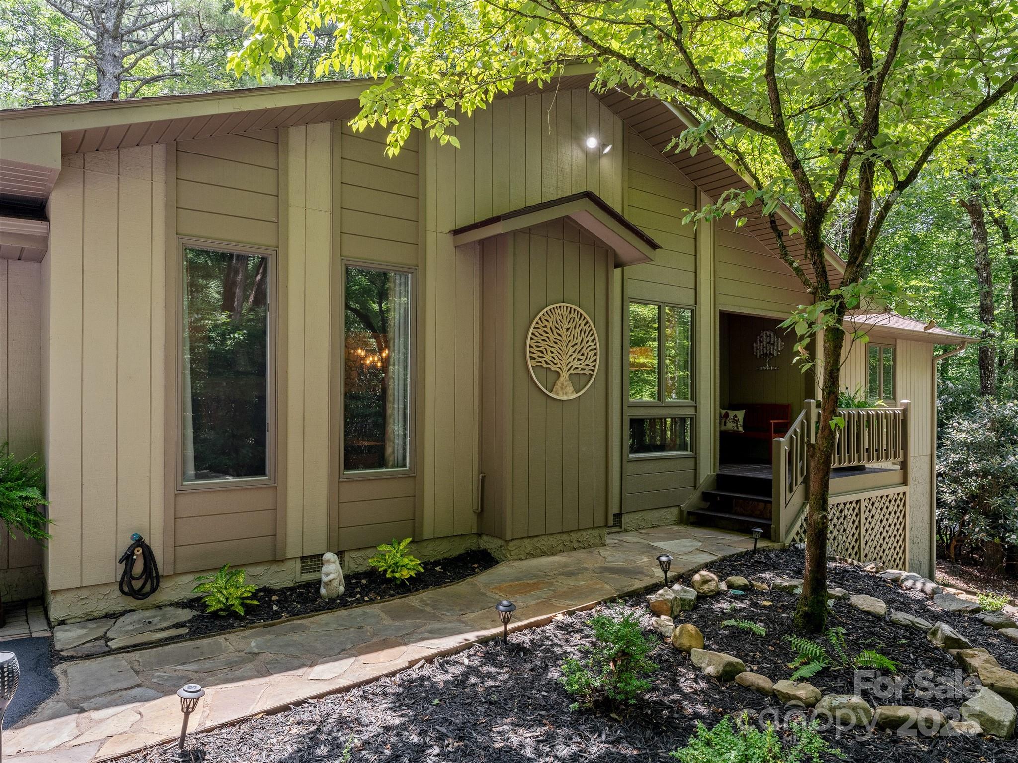 943 Salola Lane