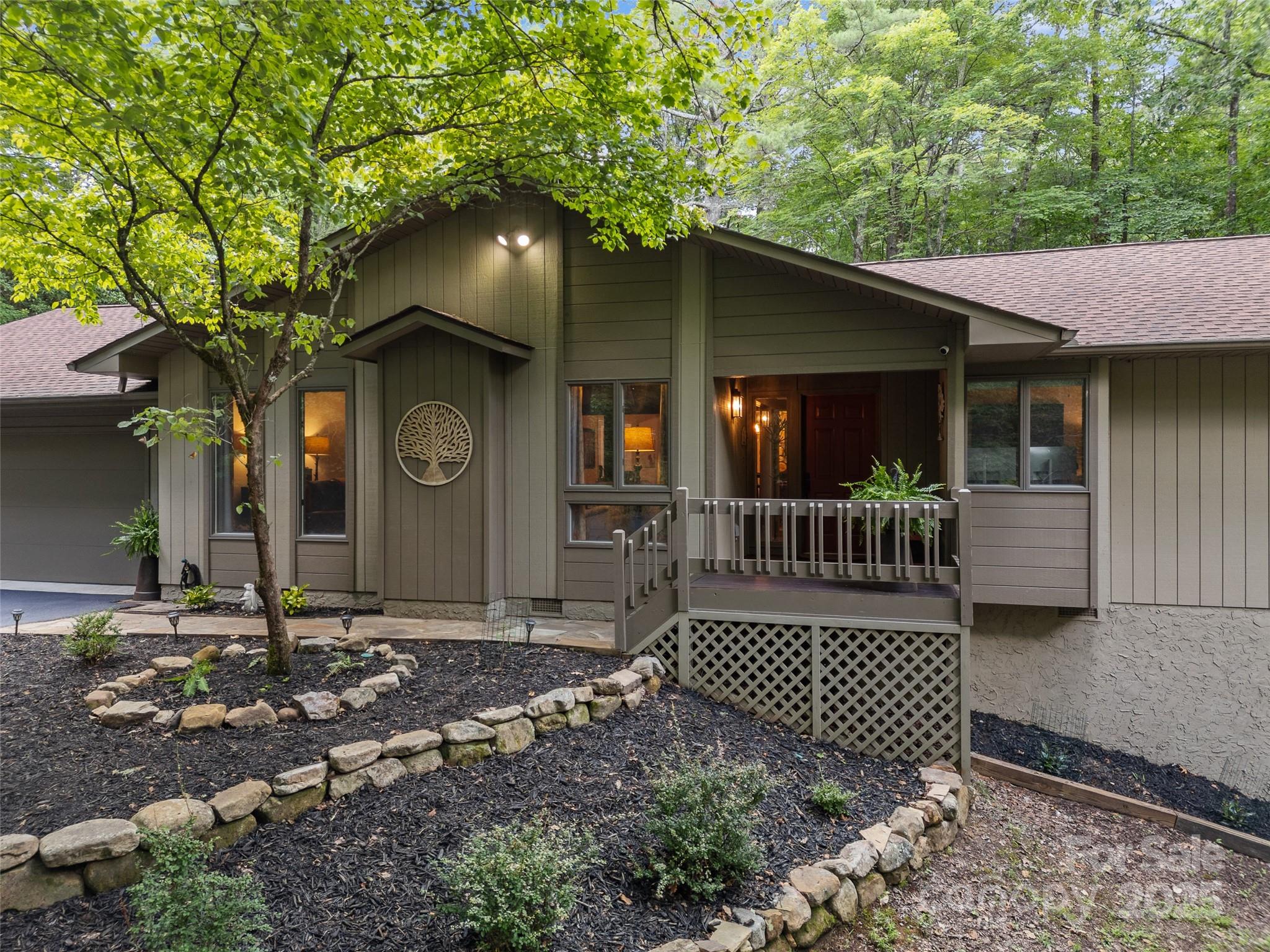 943 Salola Lane