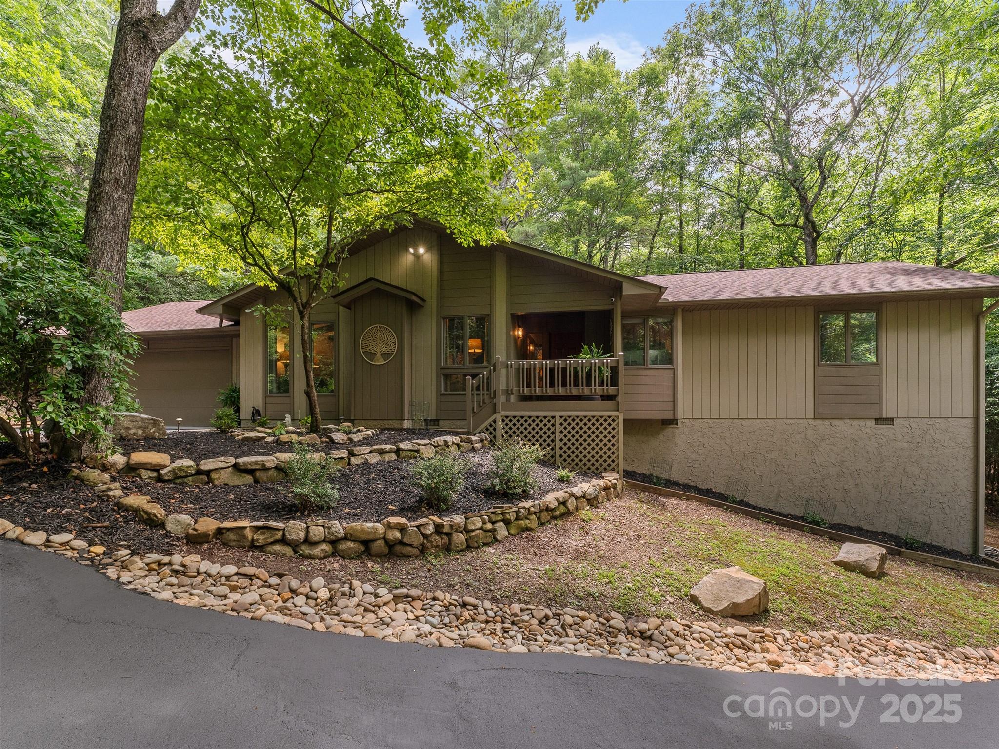 943 Salola Lane