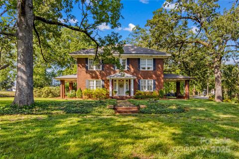 Photo of 712 N Center Street N, Statesville, NC 28677 (MLS # 4260341)