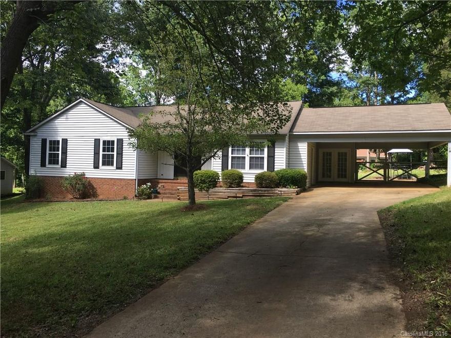 Wonderful ranch home on almost a half acre of land. Only 1 mile from I-77. Formal dining room, large built in wall pantry in the kitchen, great room with vaulted ceiling and fireplace! Large master bedroom with large master en-suite. Back yard has lots of areas for entertaining, large patio, play area and fire pit. Storage shed, and all kitchen appliances to convey.