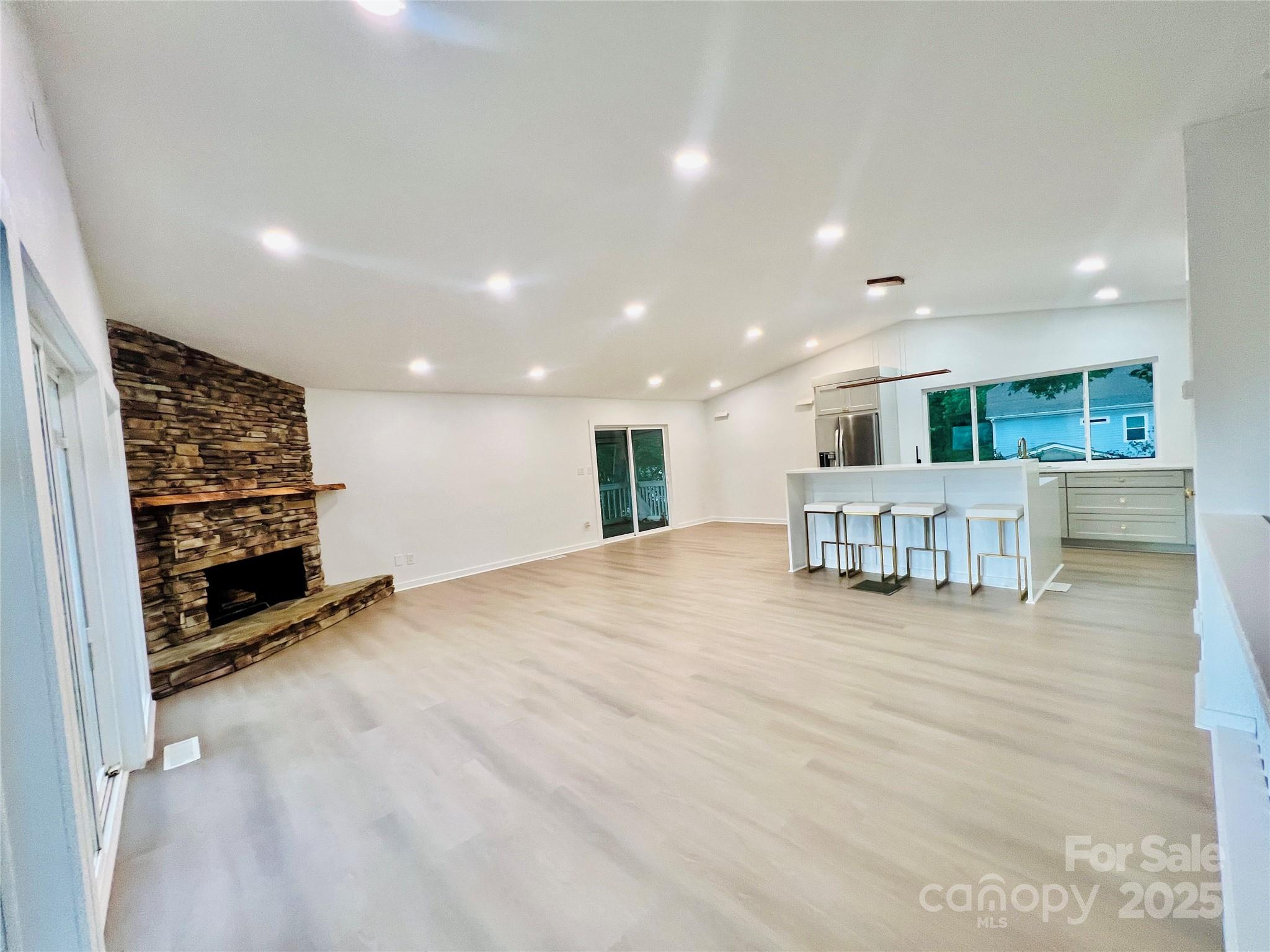 Tega Cay - Residential