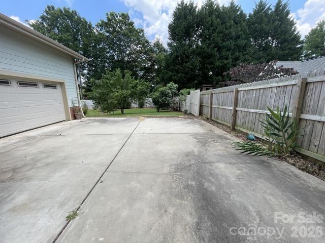 1512 Ivey Drive