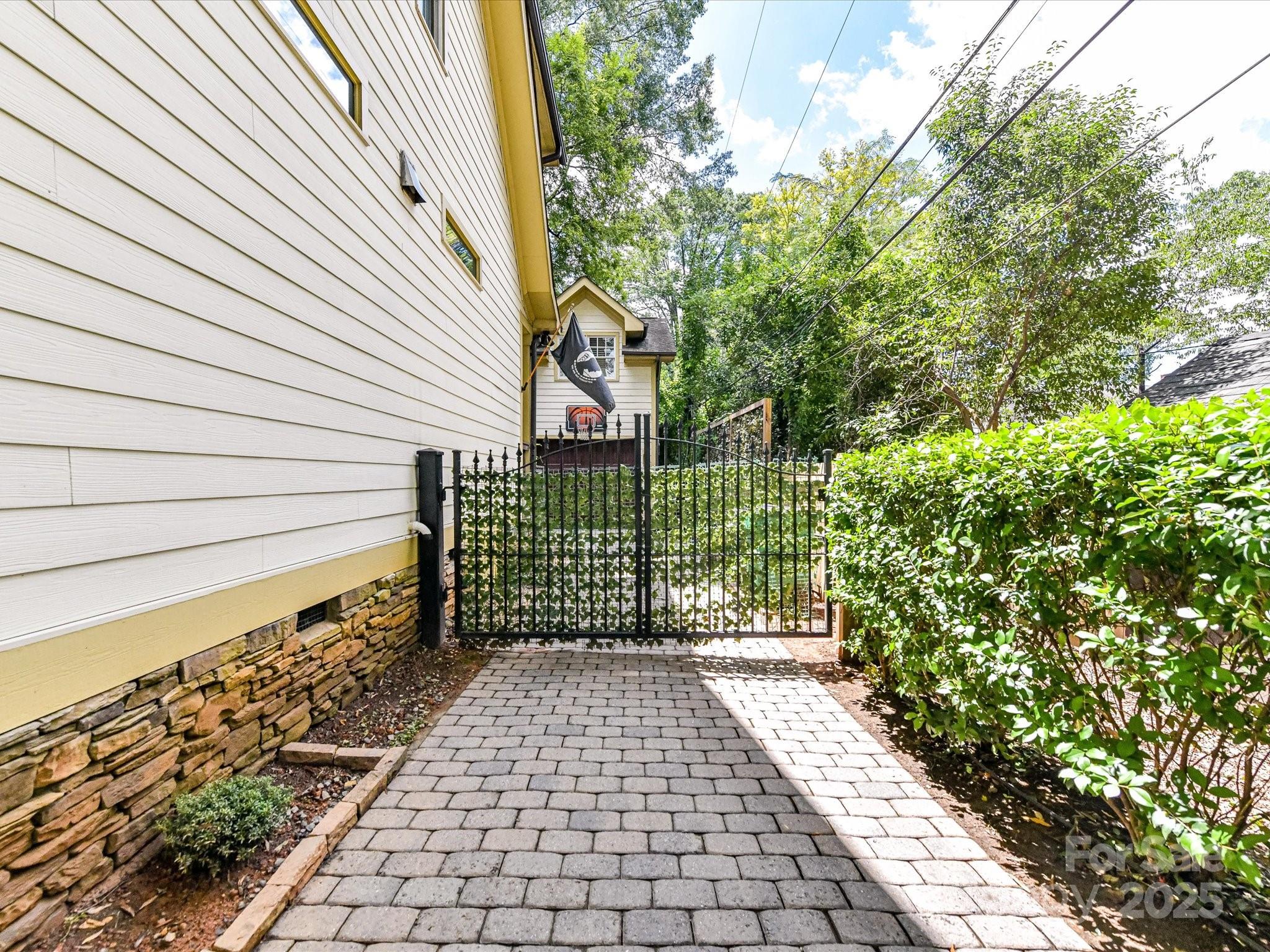 Elizabeth - Residential