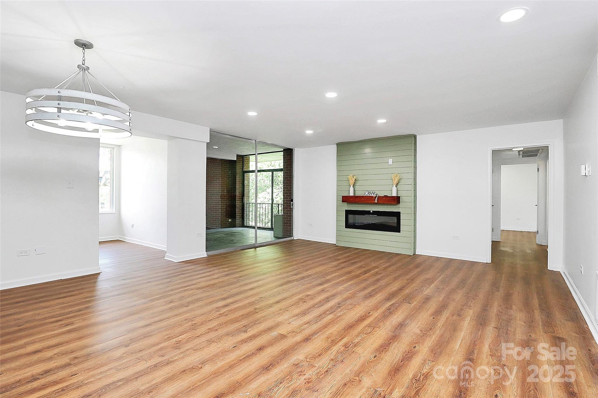 1300 Queens Road 405
