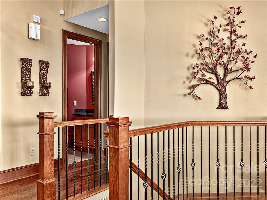 Reynolds Mountain - Residential