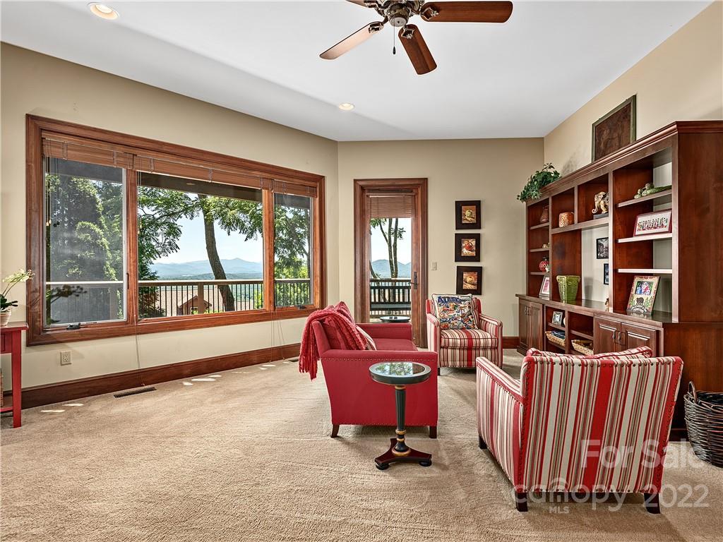 Reynolds Mountain - Residential