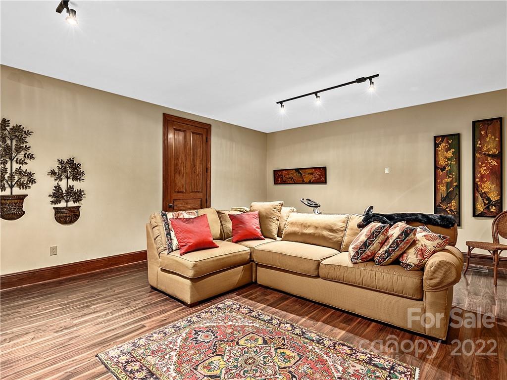 Reynolds Mountain - Residential