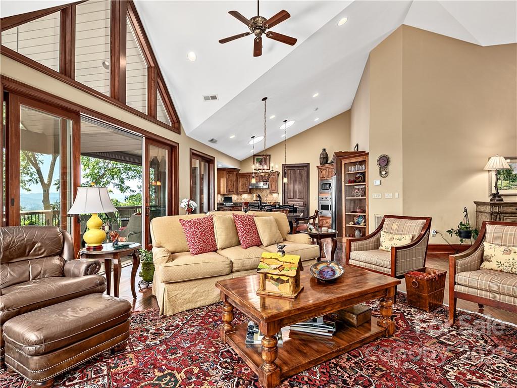 Reynolds Mountain - Residential