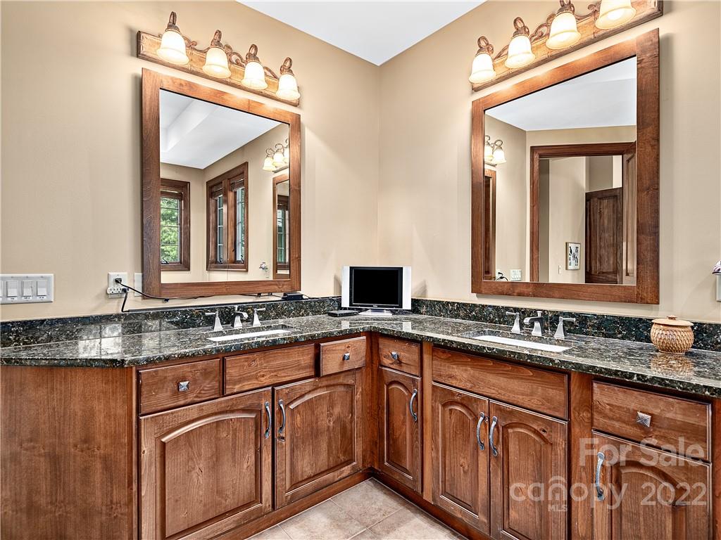 Reynolds Mountain - Residential