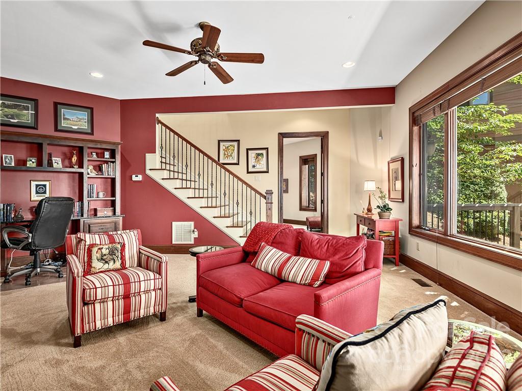 Reynolds Mountain - Residential