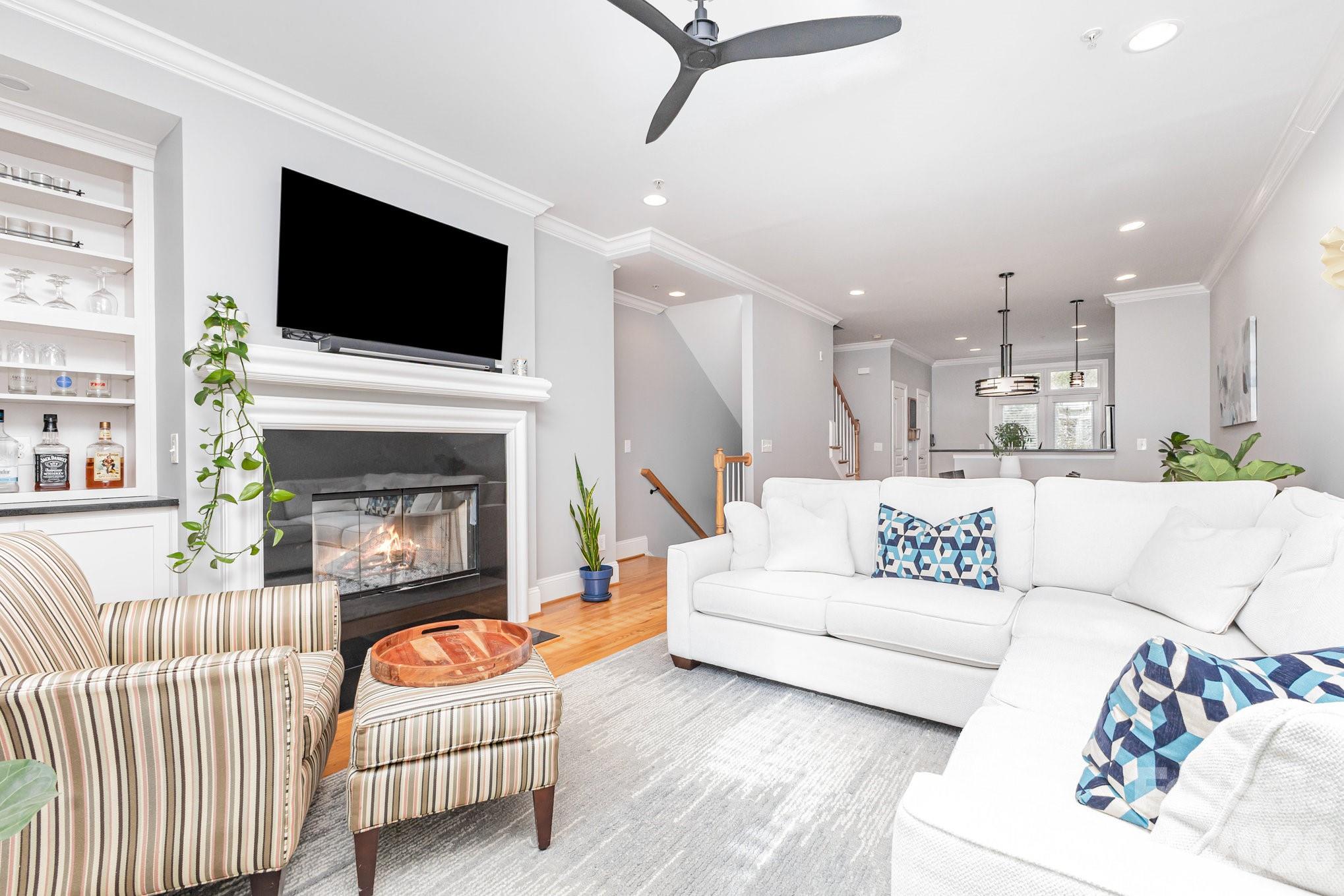 239 N Dotger Avenue N F-7