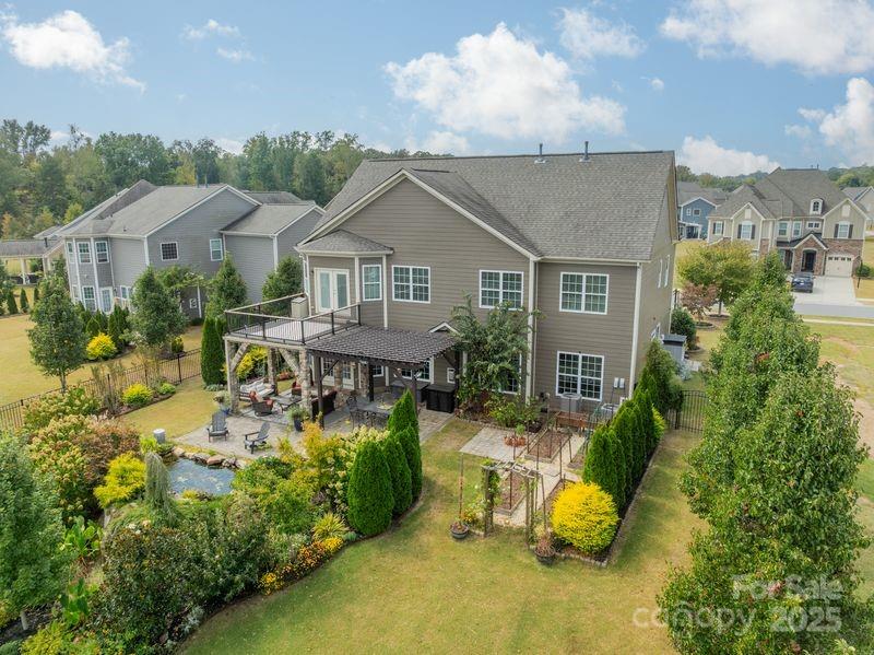 2762 Red Maple Lane