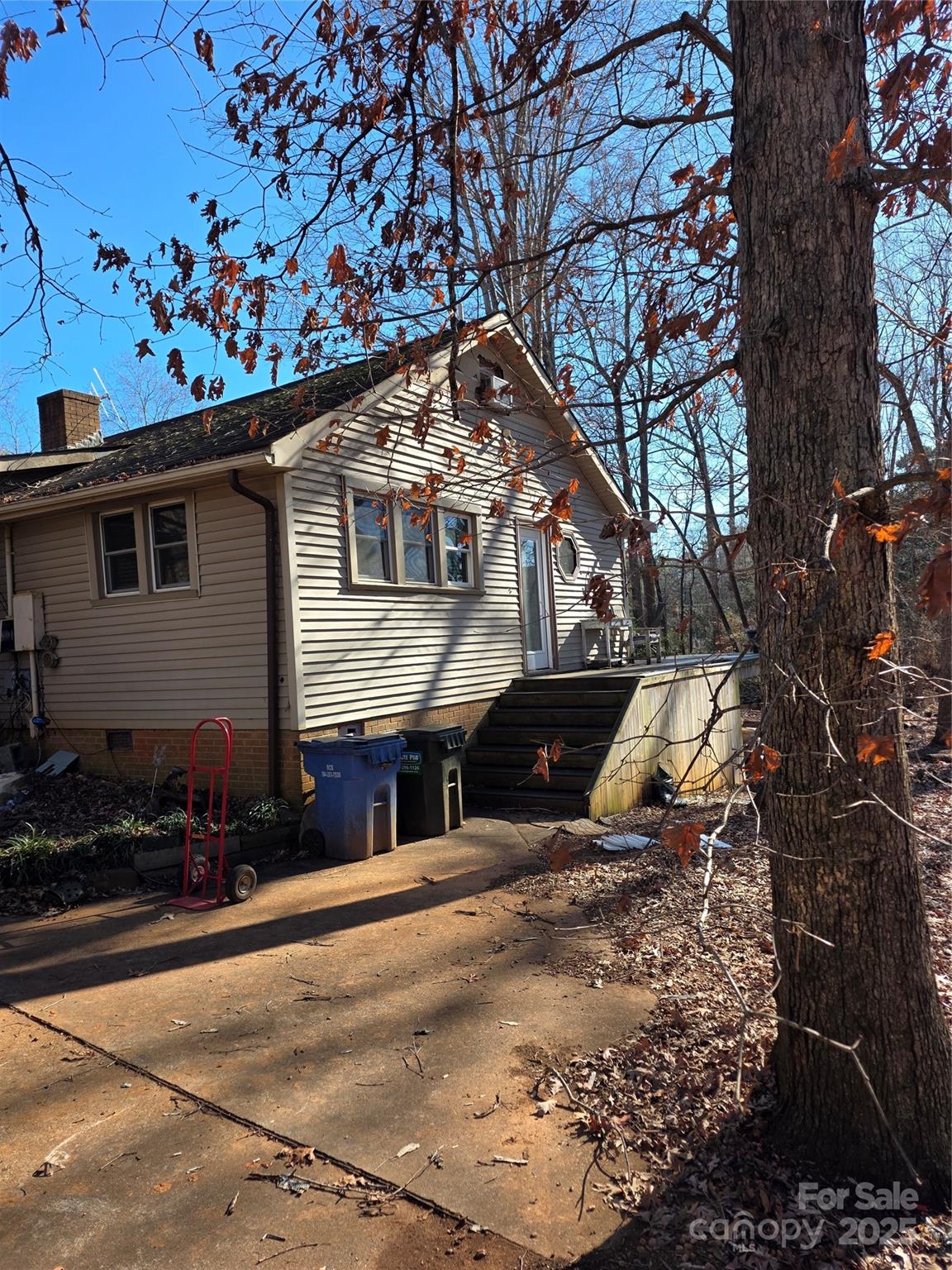 11124 Pine Grove Avenue