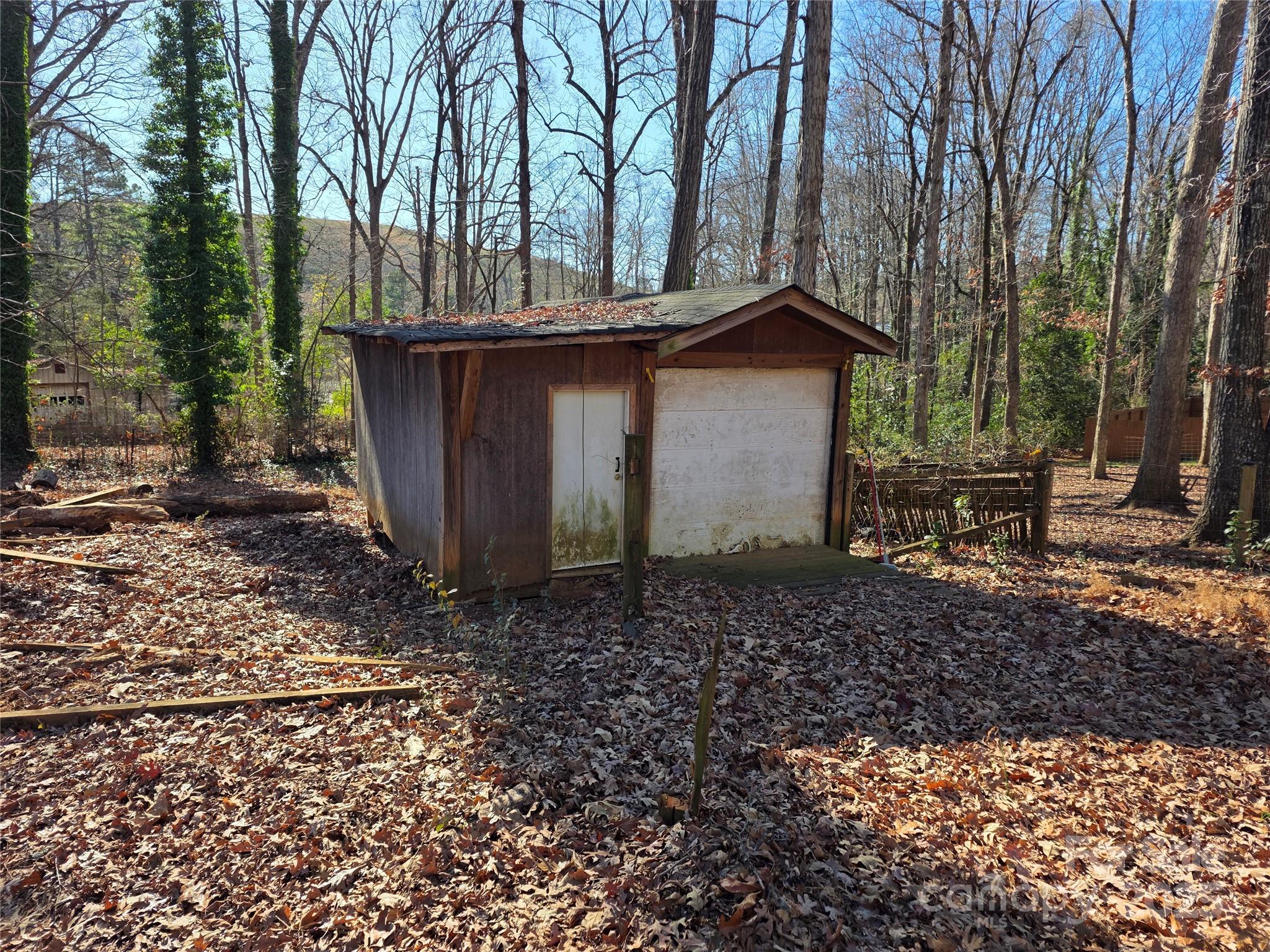 11124 Pine Grove Avenue