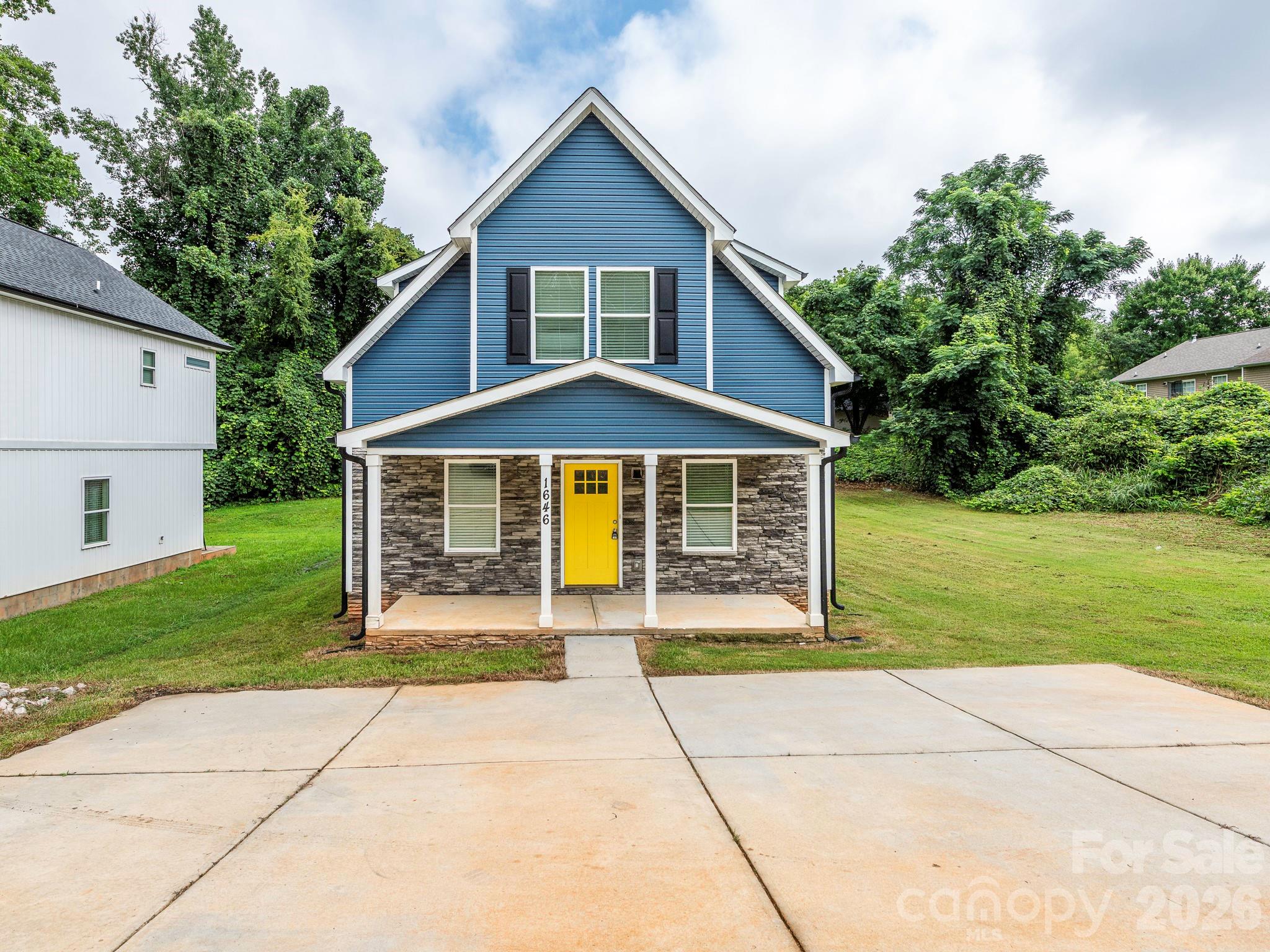 1646 Main Street W