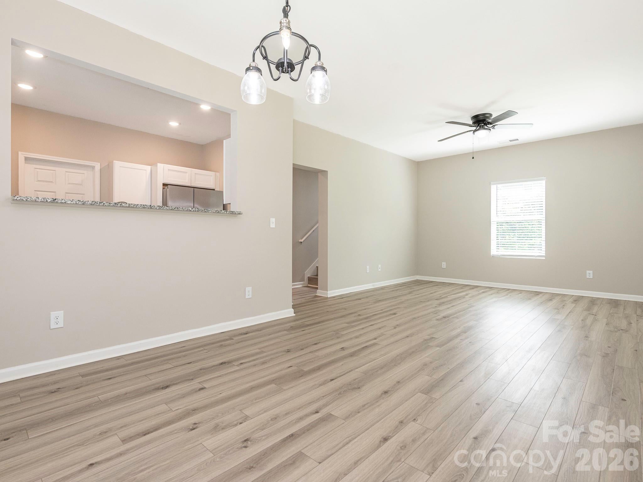 1646 Main Street W